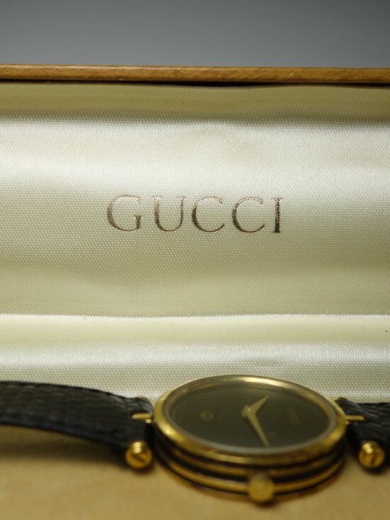 Vtg 1980’s Gucci Gold & Black Swiss Made Watch w/ Leather Gucci Strap, Untested main image 14